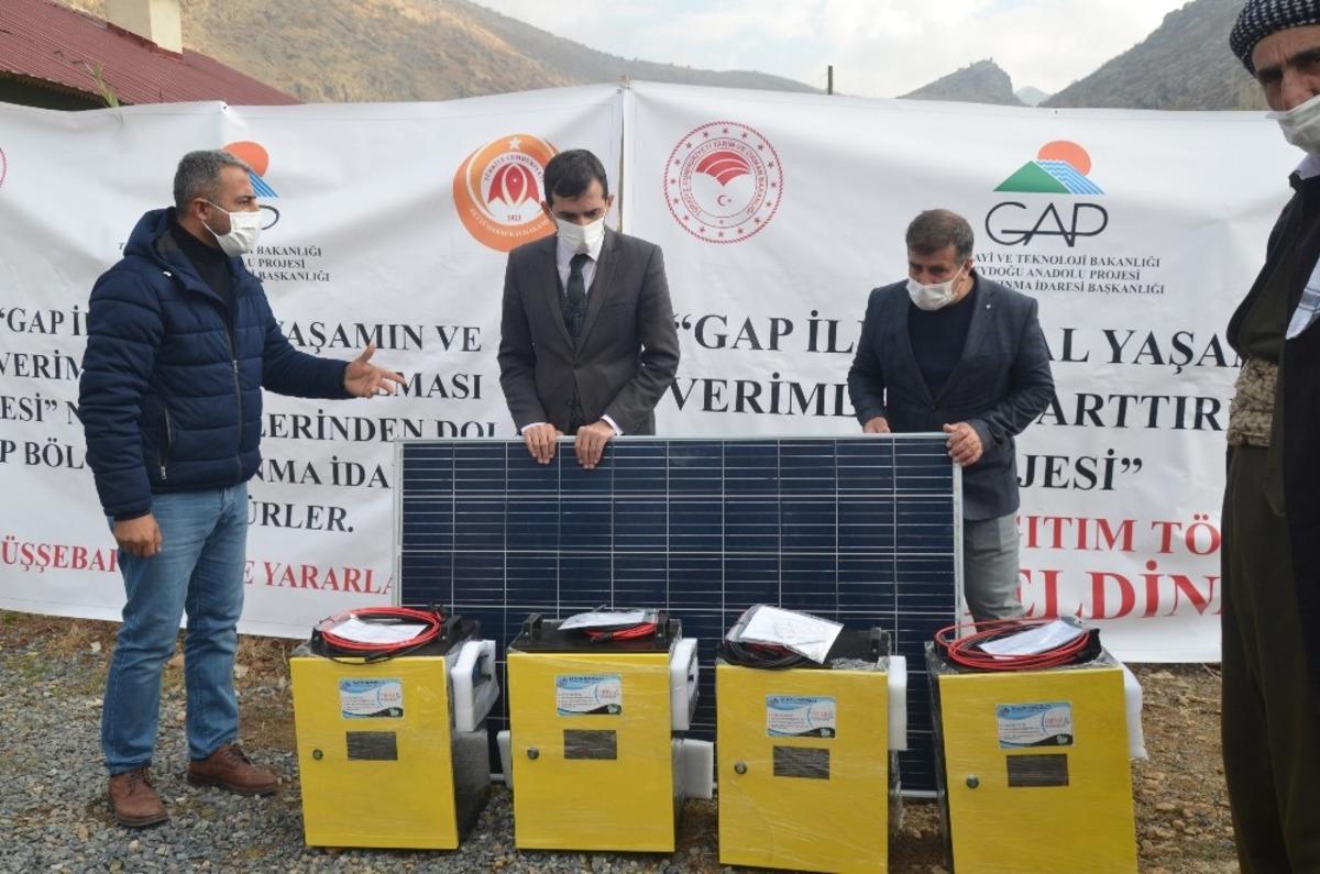 Beyt&uuml;şşebap&rsquo;ta &ccedil;ift&ccedil;ilere &ccedil;adır ve g&uuml;neş paneli desteği