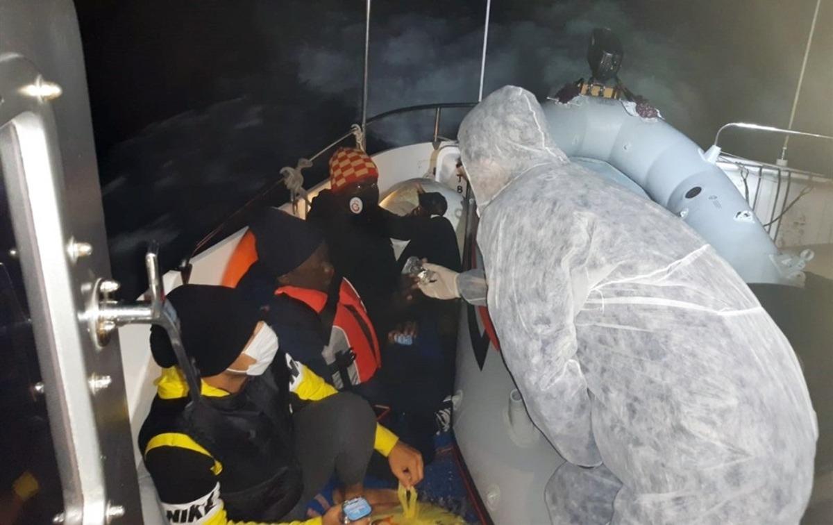 16 d&uuml;zensiz g&ouml;&ccedil;men kurtarıldı