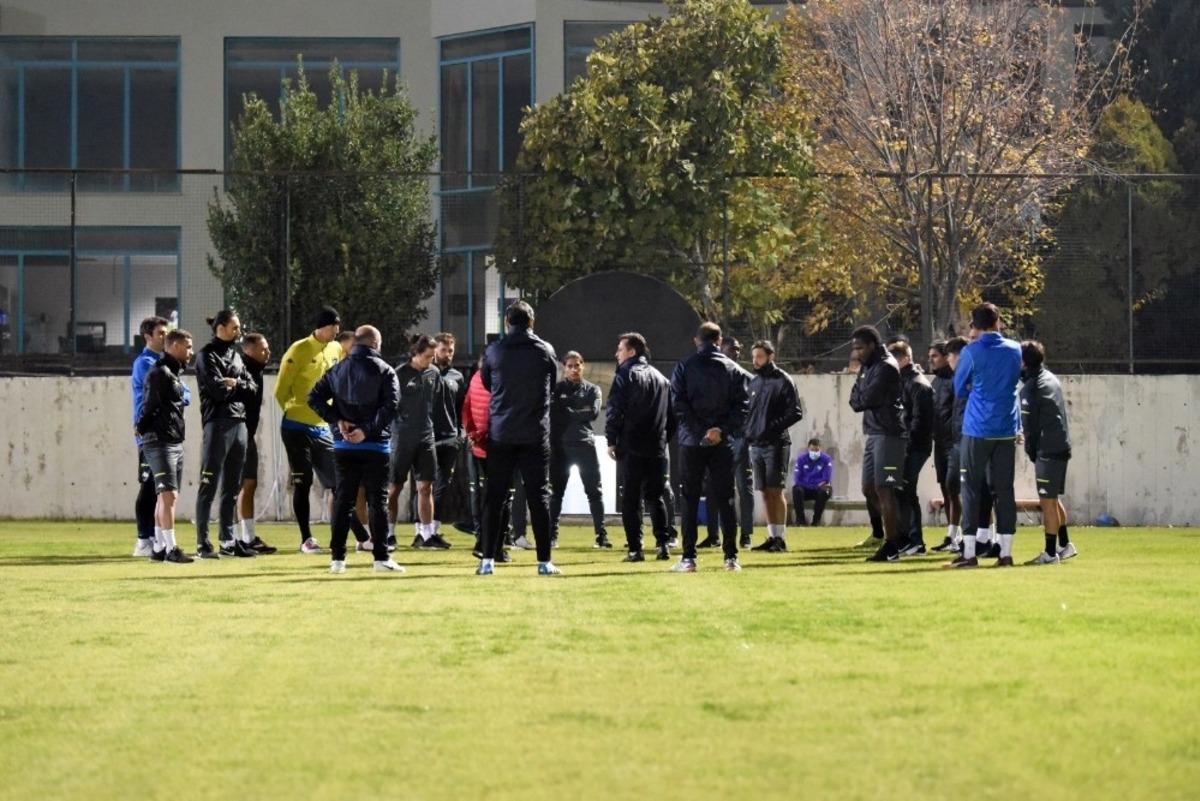 Horozlar, Fenerbah&ccedil;e hazırlıklarına başladı