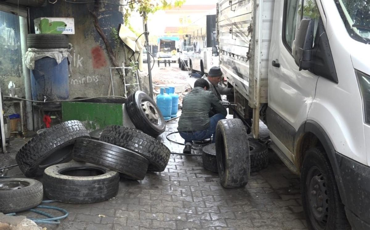Bing&ouml;l&rsquo;de oto lastik&ccedil;ilerin kış lastiği yoğunluğu