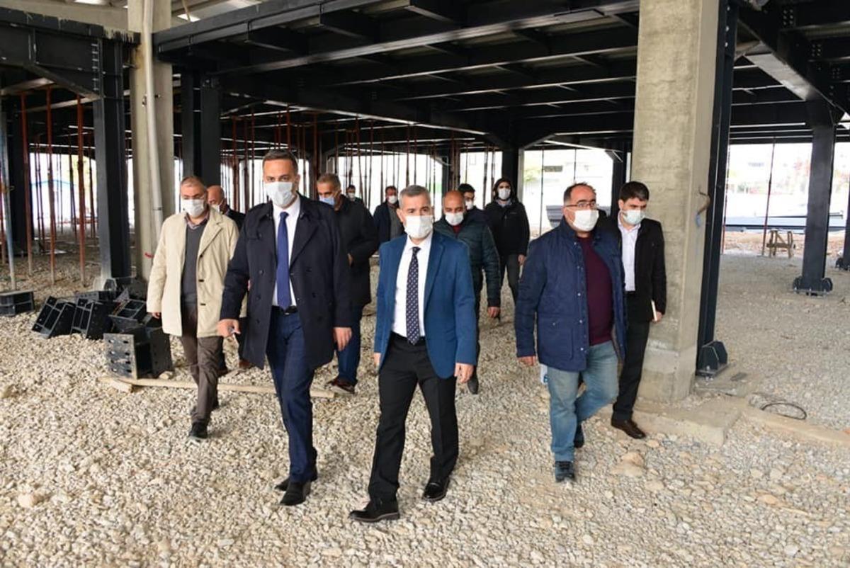 Yeşilyurt Belediyesi &Ccedil;ilesiz semt pazarı ve yaşam merkezi hızla y&uuml;kseliyor