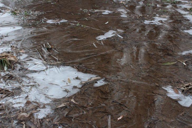 Soğuk havalar nedeniyle dereler donmaya başladı G2