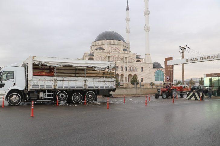 Kamyon güvenlik kulübesine çarptı G2