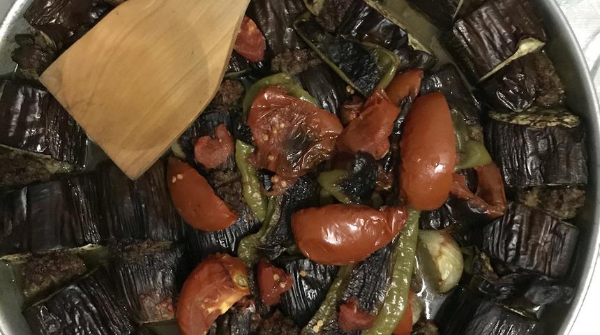 Patlıcan kebabı nasıl yapılır? Patlıcan kebabı tarifi nedir? Patlıcan kebabı malzemeleri neler?