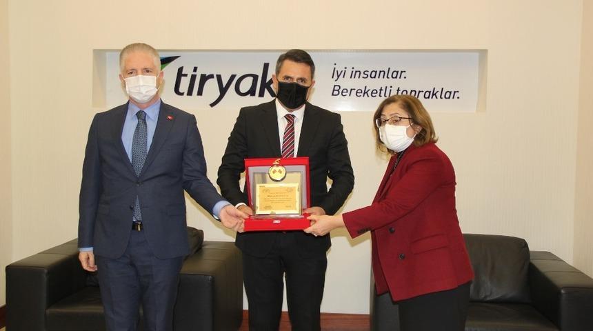 Tiryaki AGRO&rsquo;ya teşekk&uuml;r plaketi