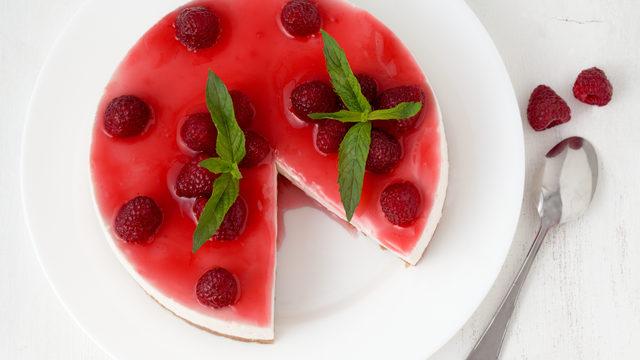 Vişneli sütlü irmik tatlısı tarifi: Vişne soslu irmik tatlısının tadına hayran kalacaksınız