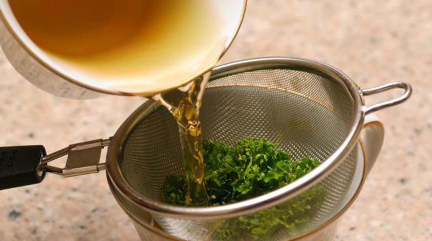 Bir Türlü Düşmeyen Taşlar İçin: Böbrekleri Temizleyen Ev Yapımı Çay