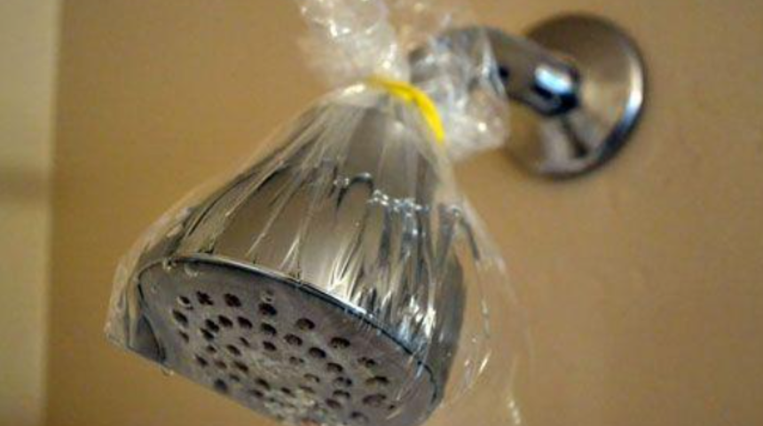 Sorun olmaktan &ccedil;ıkıyor! Bu &ccedil;&ouml;z&uuml;m duş başlığınızı kire&ccedil;ten arındırıyor
