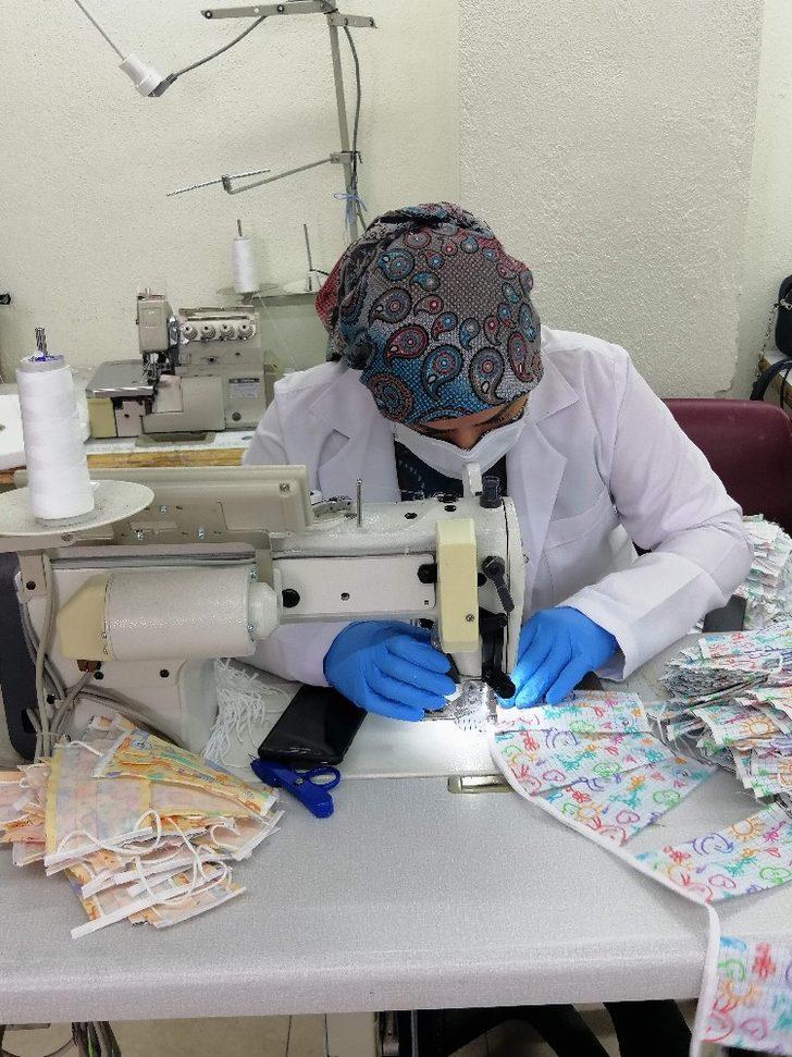 Meslek lisesi öğrencilerinden anaokulu ve ilkokullar öğrencilerine maske G5