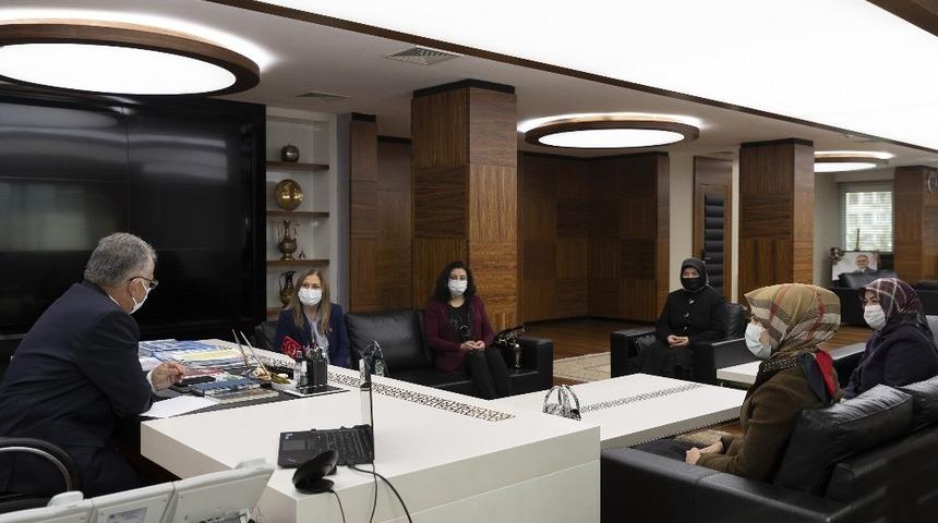 AK Partili kadınlardan B&uuml;y&uuml;kkılı&ccedil;&rsquo;a ziyaret