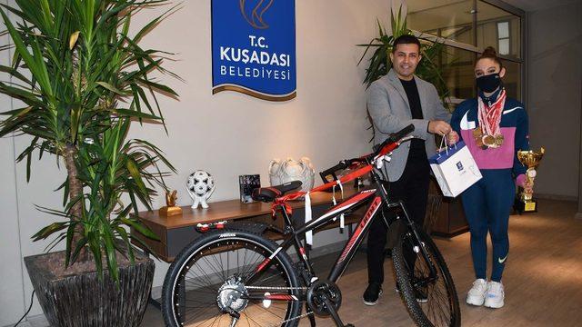 Başkan Günel’den genç sporcuya anlamlı jest