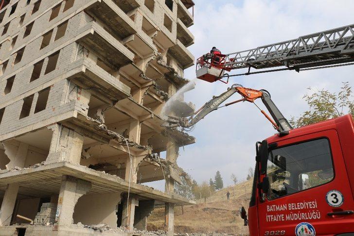 Batman Belediyesi, kaçak yapıların yıkımına devam ediyor G2