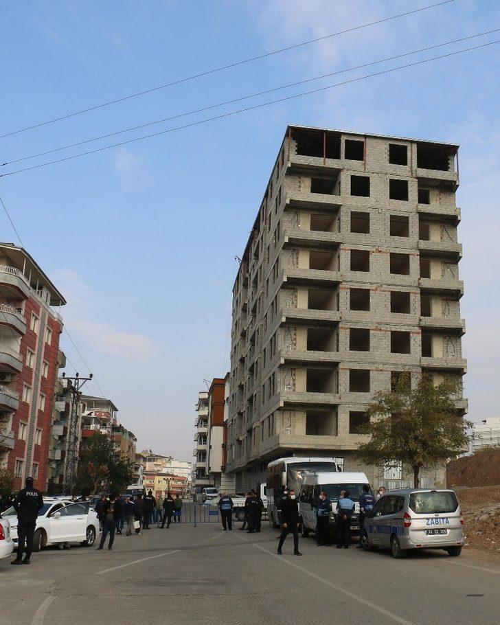 Batman Belediyesi, kaçak yapıların yıkımına devam ediyor G3