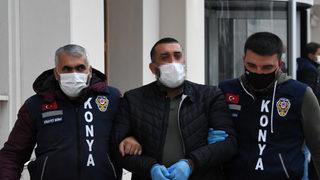 Annesini tehdit eden üvey babasını vurmak isterken arkadaşını öldürmüş