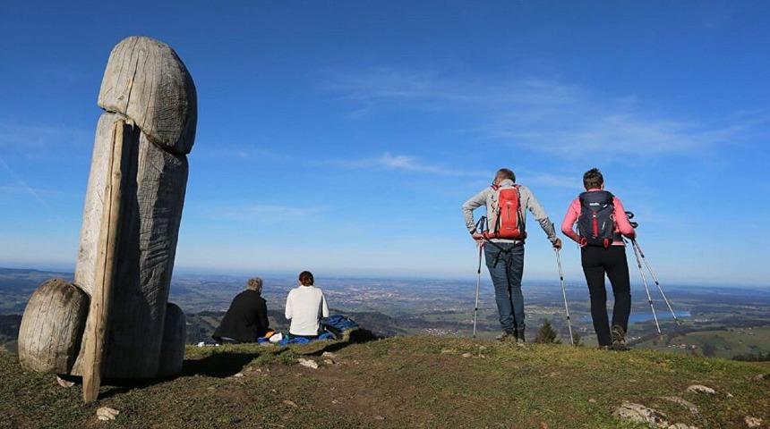 Bu kez de Almanya'da bir 'gizemli' yapı ortadan kayboldu