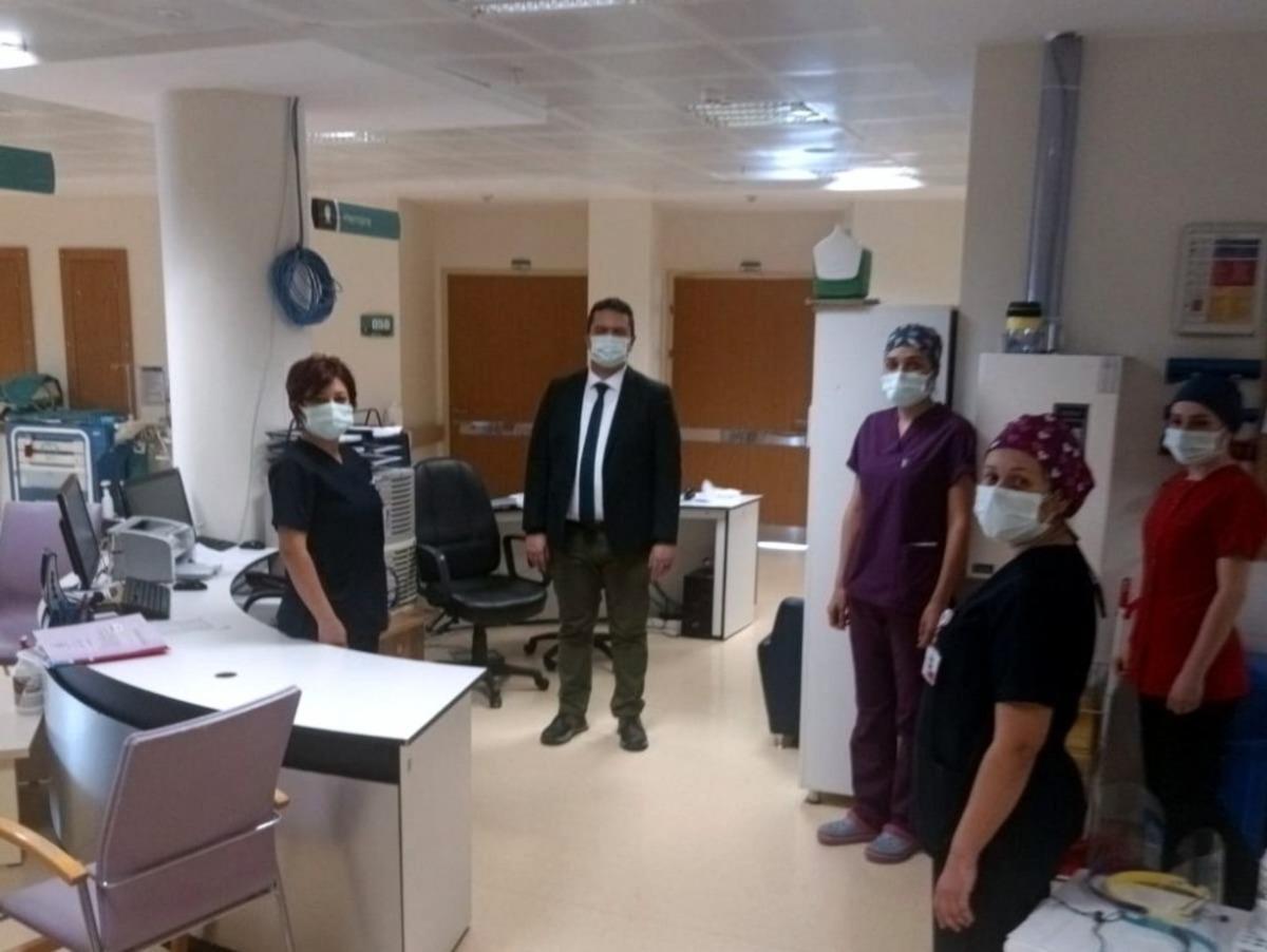Koronavir&uuml;s tedavisi tamamlanan Eskişehir İl Sağlık M&uuml;d&uuml;r&uuml; Prof. Dr. Uğur Bilge g&ouml;revine yeniden başladı