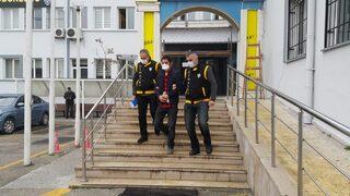 Yasak aşk ortaya çıkmasın diye ölen sevgilisini giydirip kapı önüne bıraktı