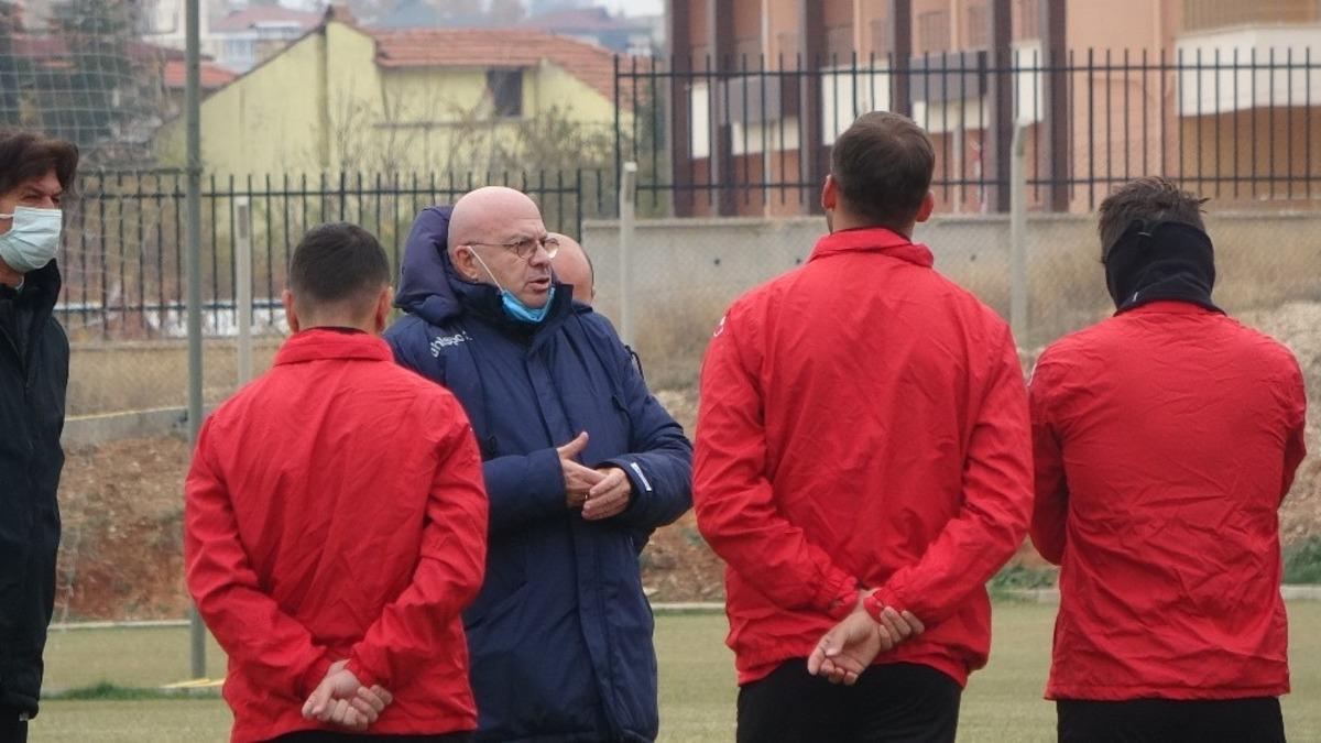 Uşakspor şampiyonluk hayalini ger&ccedil;ekleştirmek istiyor