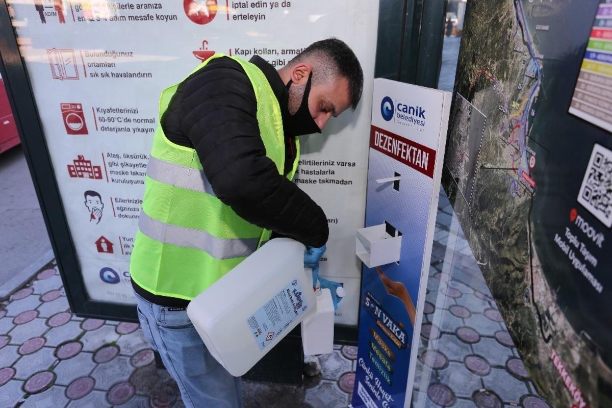 Canik&rsquo;ten duraklara dezenfektan stantları