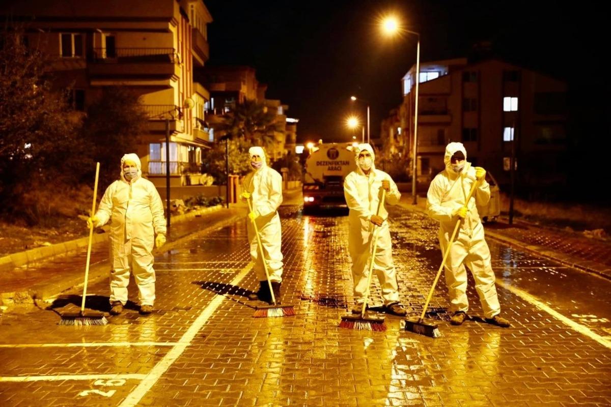 Didim gece-g&uuml;nd&uuml;z dezenfekte ediliyor