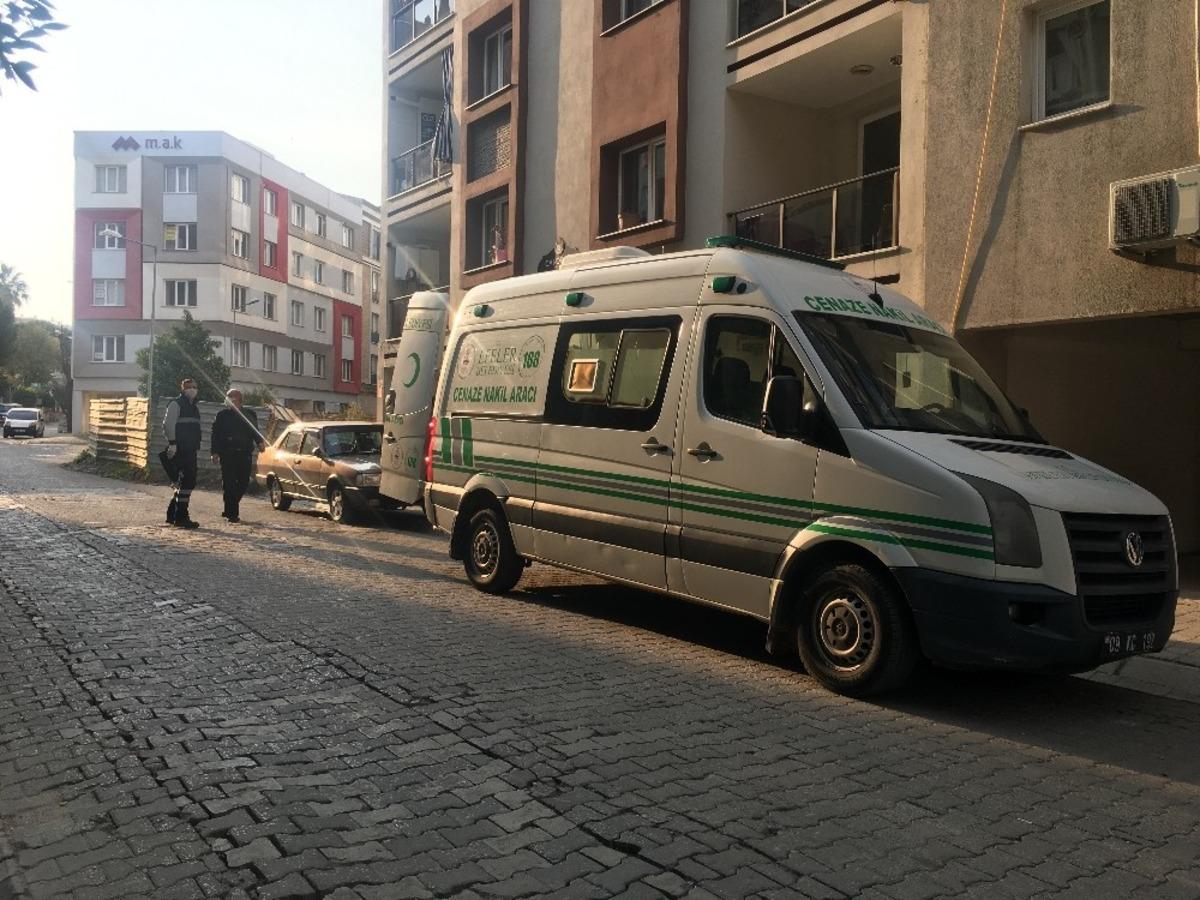 Eşi hastanede tedavi g&ouml;ren yaşlı adam evde &ouml;l&uuml; bulundu