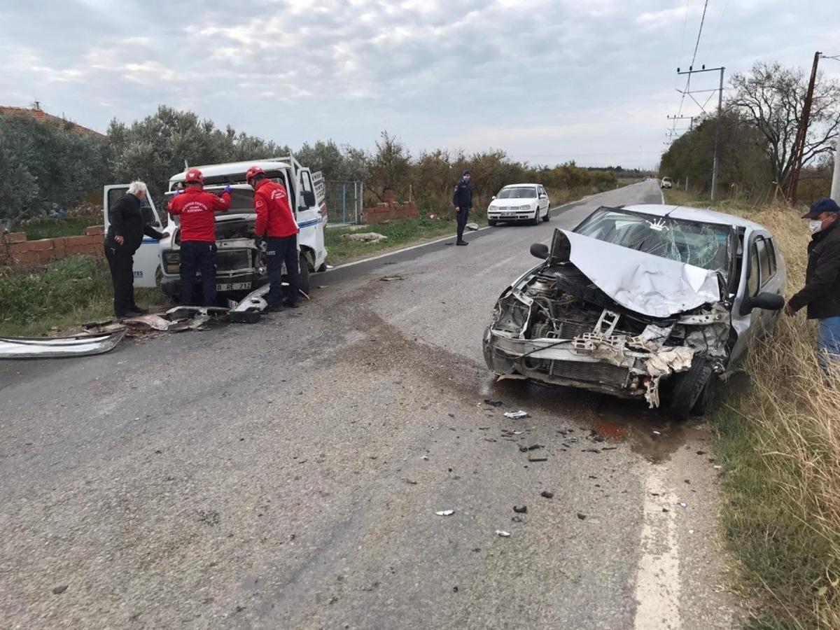 Burhaniye&rsquo;de trafik kazası: 4 yaralı