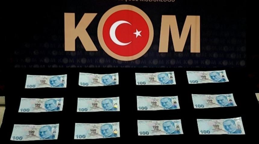 Pazarda sahte parayla alışveriş yaparken yakalandılar