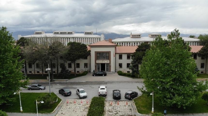 Erzincan’da kamu çalışanlarının mesai saatleri 10.00-16.00 olarak belirlendi