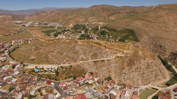 Tarihi Bayburt Kalesi Aydınlatma Projesi’nin açılışı gerçekleşti G2