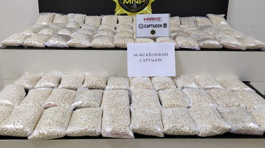 Polisin 'Komşu, kapıyı açar mısın?' diyerek girdiği evde uyuşturucu ele geçirildi