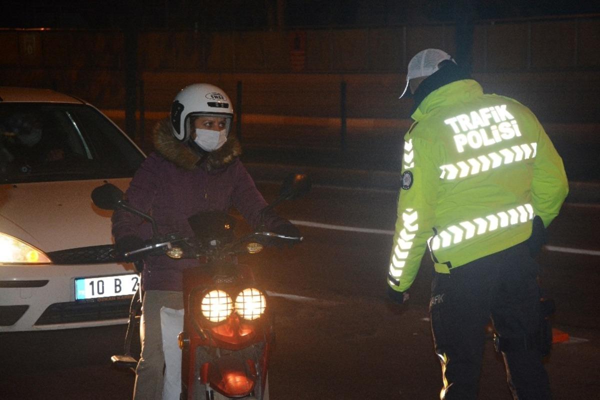 Kısıtlamalar başladı, Balıkesir sokakları boşaldı