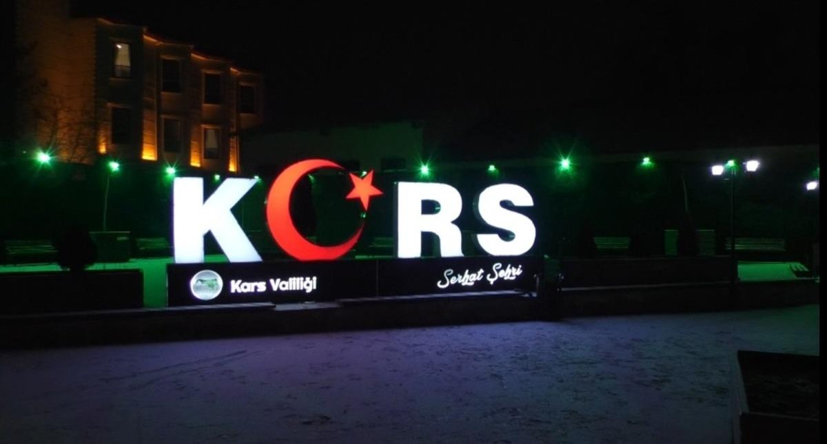 Kars&rsquo;ta sokaklar sessizliğe b&uuml;r&uuml;nd&uuml;