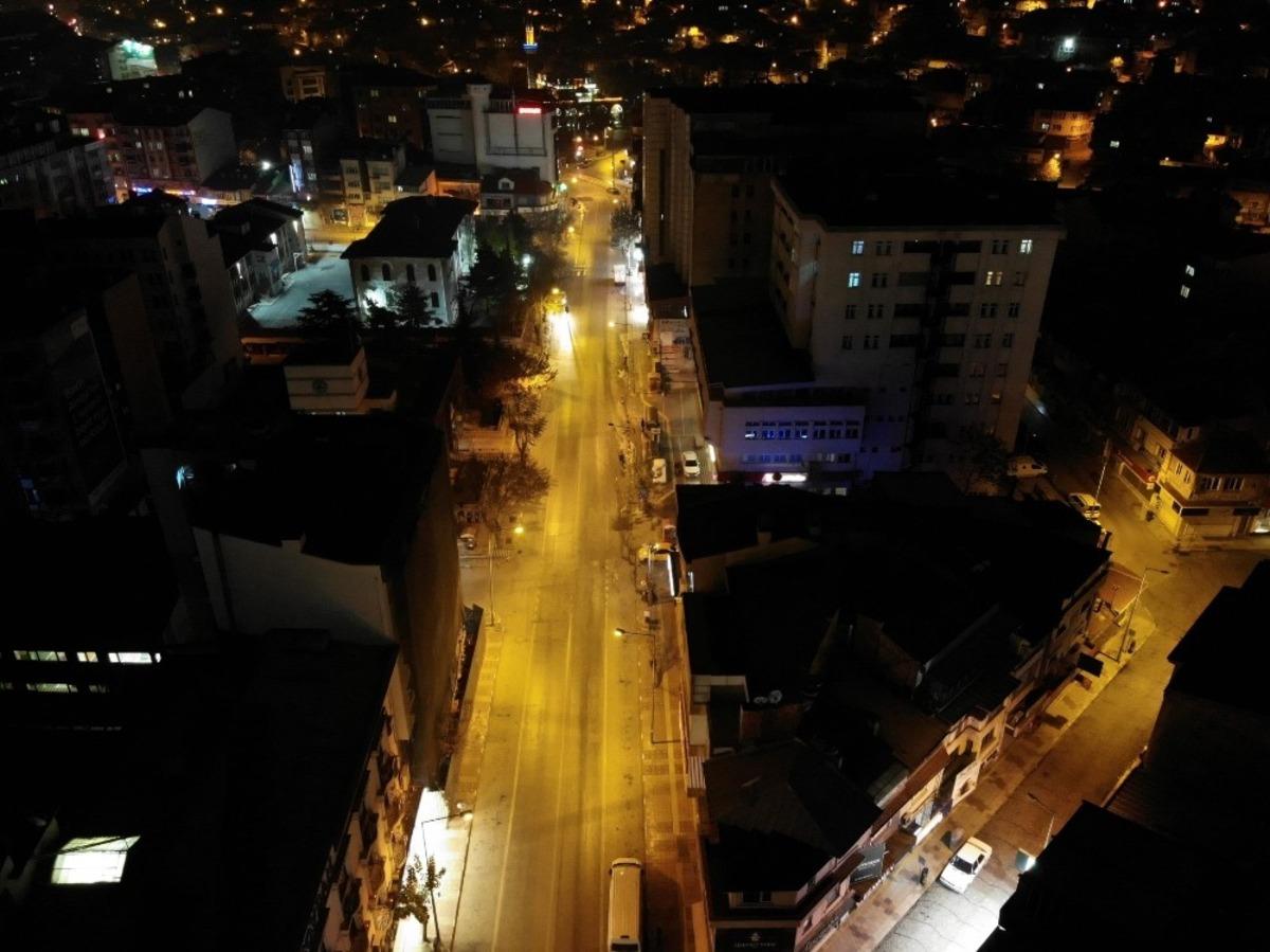 Afyonkarahisar&rsquo;da sokağa &ccedil;ıkma kısıtlaması başladı