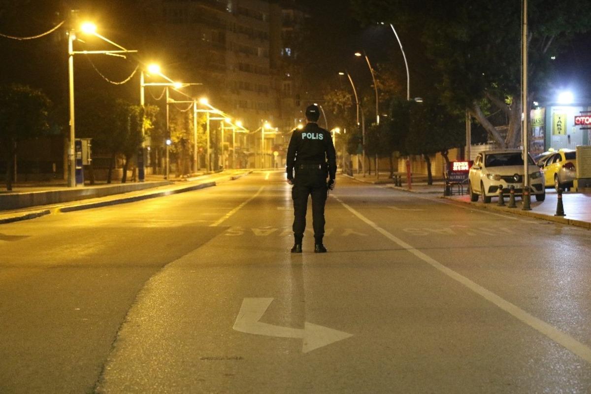 Antalya kısıtlamayla birlikte sessizliğe b&uuml;r&uuml;nd&uuml;