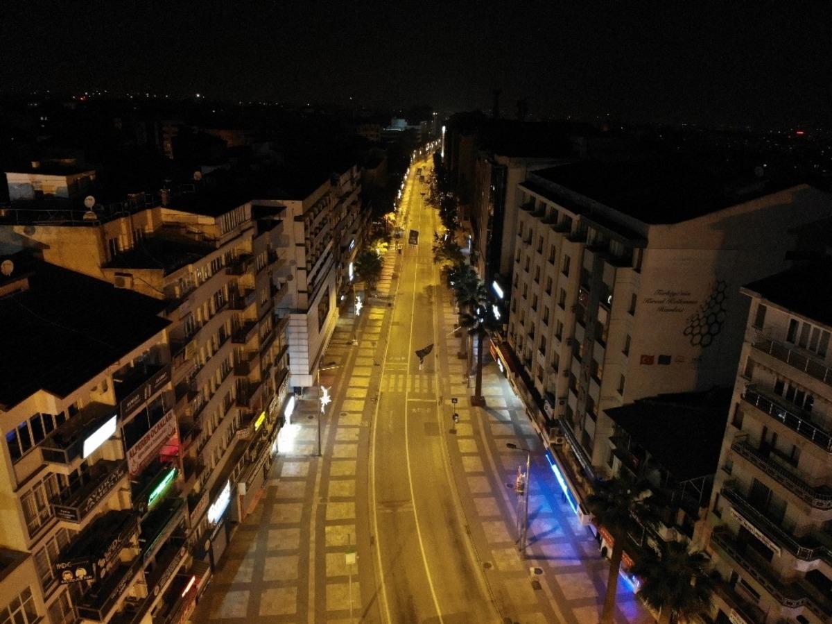 Kısıtlamanın başlamasıyla boş kalan Denizli havadan g&ouml;r&uuml;nt&uuml;lendi