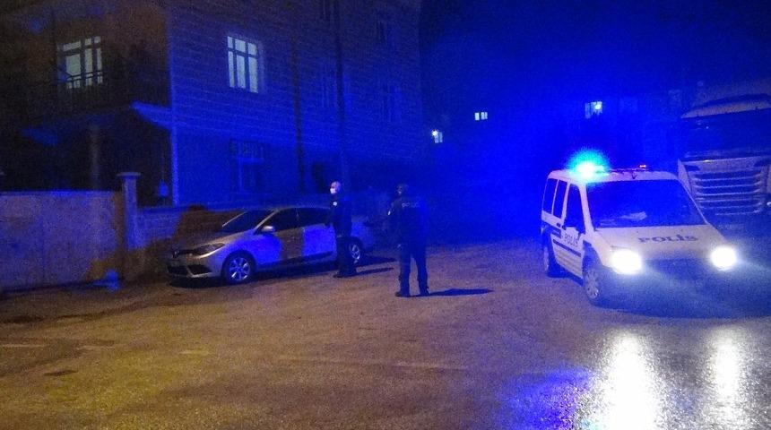 Kısıtlamaya uymayan kardeşler ter&ouml;r estirdi: 3 polis yaralı