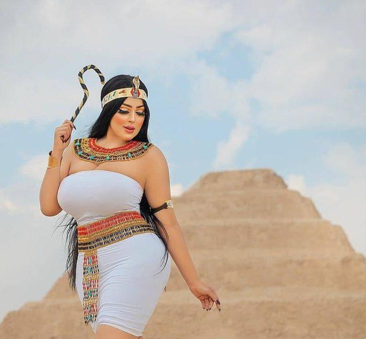 Mısır’da fotoğrafçı piramitlerin önünde çektiği fotoğraflar sonucu gözaltına alındı