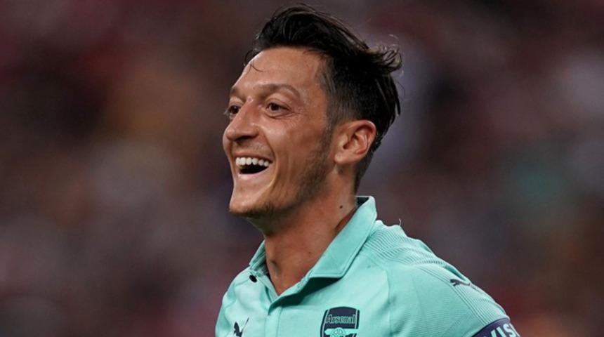  Arsenal, Mesut Özil'in yerine transfer yapıyor