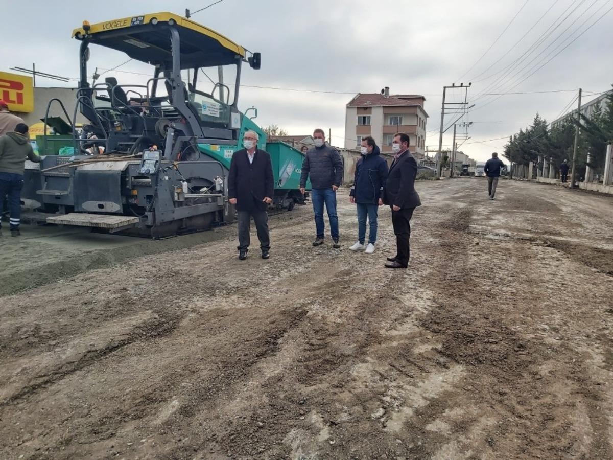 Ergene&rsquo;de beton yol yapım &ccedil;alışmaları