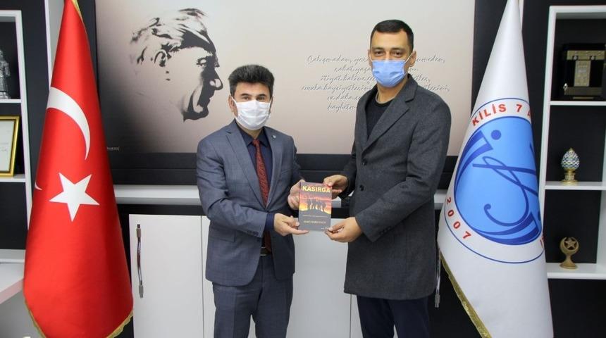 Yazar &Ouml;zyurt Rekt&ouml;r  Karacoşkun&rsquo;la bir araya geldi