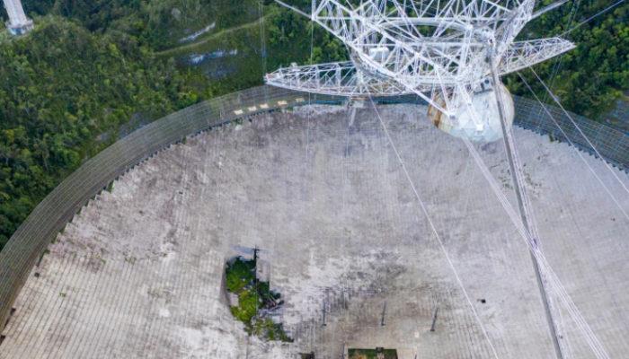 Dünyanın en büyük teleskoplarından Arecibo çöktü