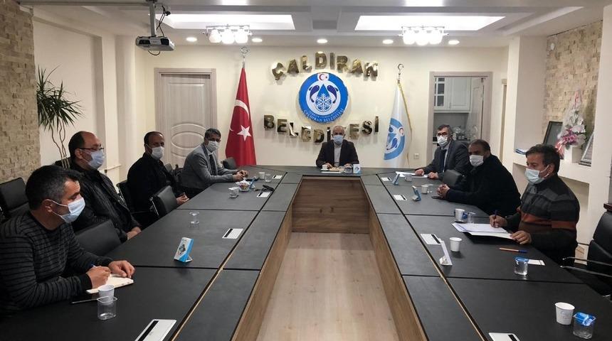 &Ccedil;aldıran&rsquo;da karla m&uuml;cadele i&ccedil;in kriz masası kuruldu