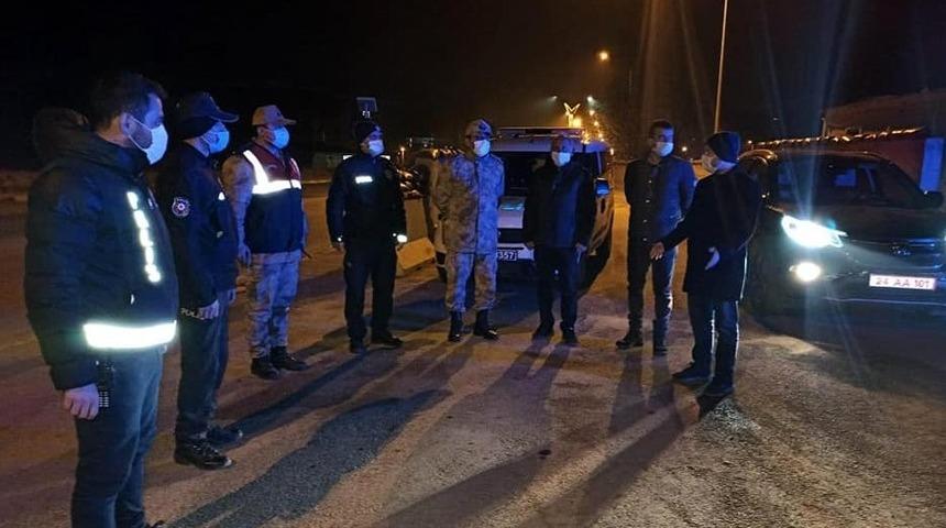 Kaymakam Arslant&uuml;rk, sokağa &ccedil;ıkma kısıtlamasına uyulup uyulmadığını denetleyerek k&ouml;ylerde incelemede bulundu