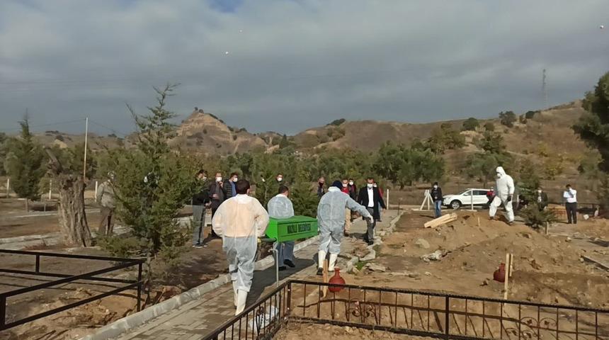 Nazilli'de koronavirüsten ölenler mezarlıkta ayrı bölüme defnediliyor