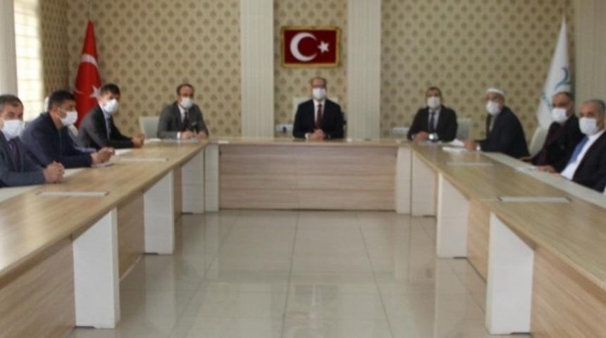 Kaymakam T&uuml;rkmen okul m&uuml;d&uuml;rleri ile bir araya geldi