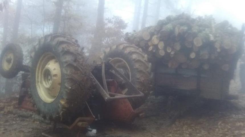 Devrilen traktörün altında kalan adam hayatını kaybetti