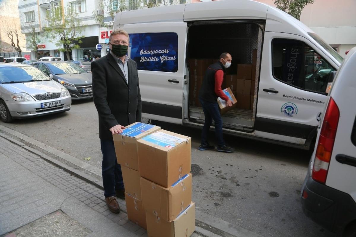 Başkan Kurt&rsquo;tan zorda kalan esnafa destek