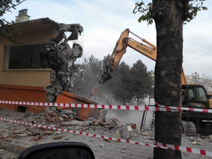 Tosya’da depreme dayanıksız okulların yıkımı sürüyor G1