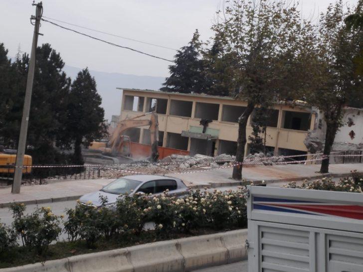 Tosya’da depreme dayanıksız okulların yıkımı sürüyor G4