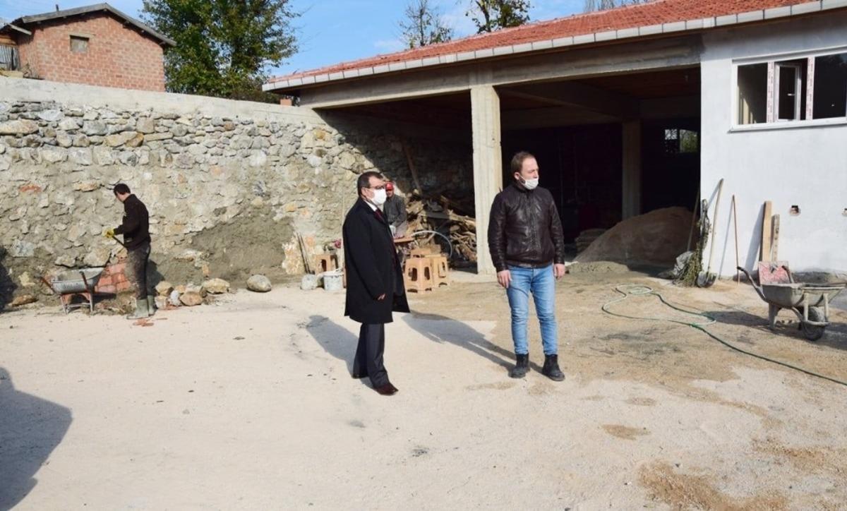 Kaymakam G&uuml;rdal Kızılelma k&ouml;y&uuml;nde incelemelerde bulundu